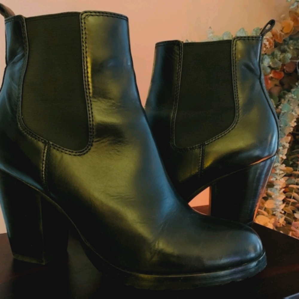 Frye Tate Chelsea boots 7.5
